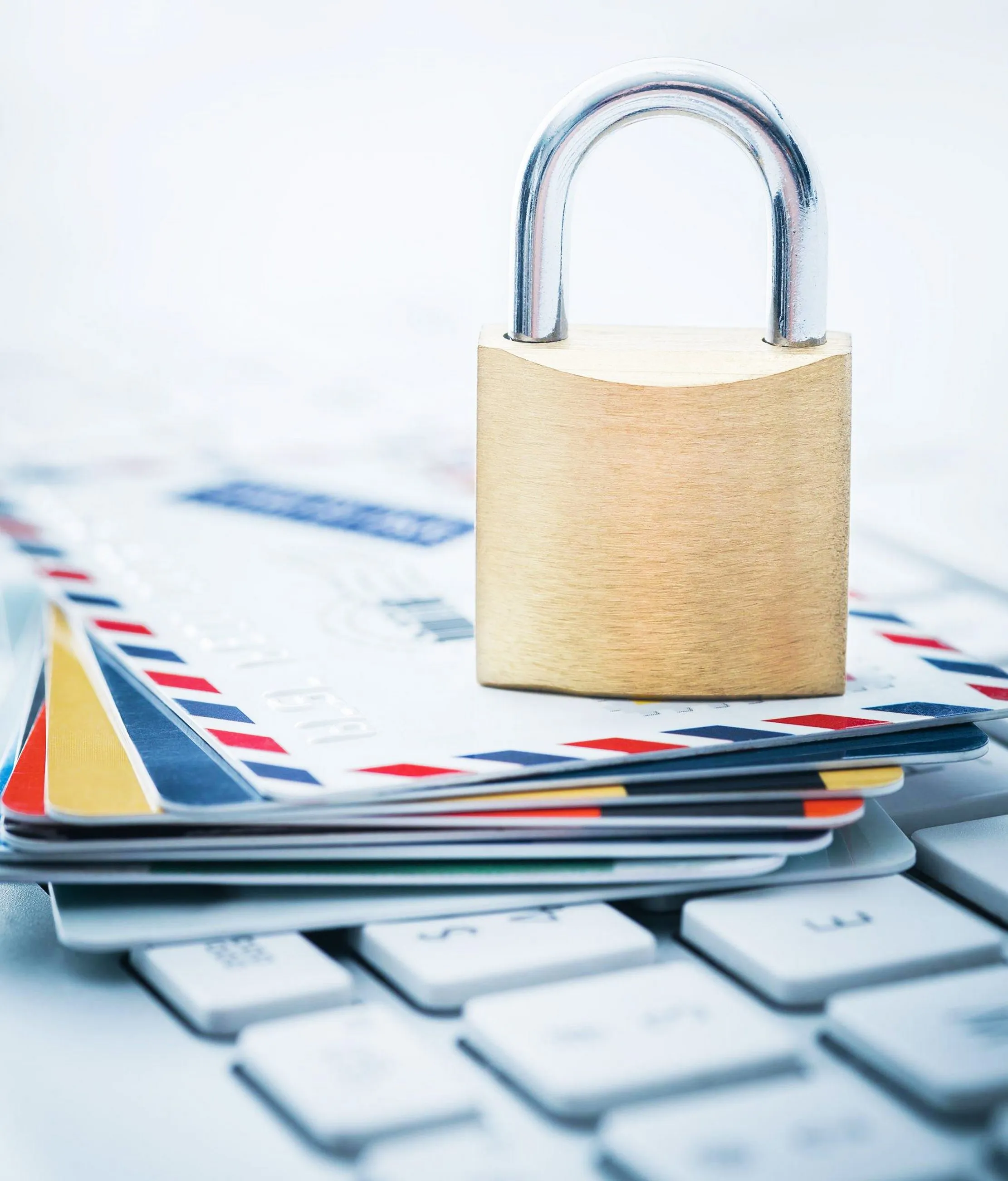 Payment card protected by a digital padlock